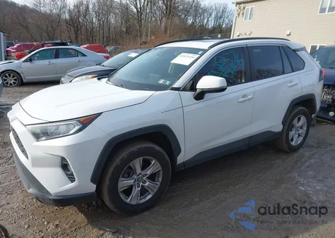 2021 Toyota Rav4 Xle z USA, uszkodzony, nr VIN 2T3W1RFV1MC120066